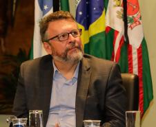 Curitiba, 17 de junho de 2024 - O governador Carlos Massa Ratinho Jr., anuncia a liberação de verbas para pavimentação, restauração de praça e obras de saneamento em Curitiba.