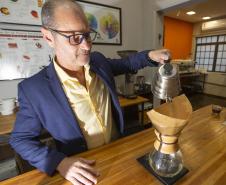 A descoberta de uma fonte de água mineral diferenciada, no município de Quitandinha, Região Metropolitana de Curitiba, deu início a um projeto inovador desenvolvido pelos empreendedores Jackson Werneck Andrade e Cícero Caiçara Junior