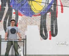 Paris 2024: artistas paranaenses levam seus trabalhos à Casa Brasil durante as Olimpíadas