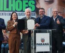 O governador em exercício Darci Piana e o presidente da Sanepar, Wilson Bley, anunciam nesta terça-feira (02) um pacote de investimento em saneamento rural e urbano e distribuição de água, além da conclusão de obras emblemáticas do setor.