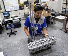Com meio milhão de empregos desde 2020, Paraná alcança 3,2 milhões de carteiras assinadas