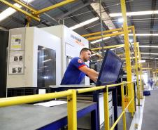 Com meio milhão de empregos desde 2020, Paraná alcança 3,2 milhões de carteiras assinadas