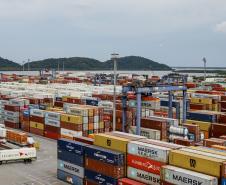 Paraná amplia destinos de exportações: são 2.081 produtos para 215 mercados