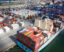Paraná amplia destinos de exportações: são 2.081 produtos para 215 mercados