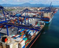 Paraná amplia destinos de exportações: são 2.081 produtos para 215 mercados