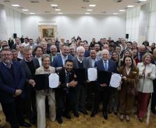 O governador em exercício Darci Piana e o presidente da Sanepar, Wilson Bley, anunciam nesta terça-feira (02) um pacote de investimento em saneamento rural e urbano e distribuição de água, além da conclusão de obras emblemáticas do setor.
