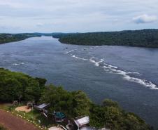 Rio Iguaçu em Capanema, no sudoeste do Paraná divisa com o Parque Nacional do Iguaçu é uma área protegida brasileira, do grupo das Unidades de Conservação. 