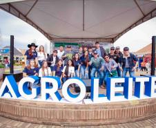  1,2 mil alunos da rede estadual visitam Agroleite, em Castro
