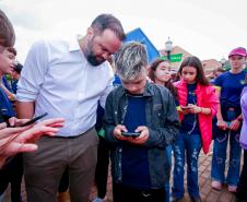  1,2 mil alunos da rede estadual visitam Agroleite, em Castro