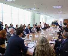 O governador Carlos Massa Ratinho Junior recepcionou nesta segunda-feira (19), no Palácio Iguaçu, uma comitiva do Centro de Desenvolvimento de Computação Avançada (C-DAC), instituição indiana que é referência em pesquisa e desenvolvimento de alta tecnologia.