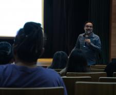 Biblioteca Pública do Paraná (BPP) - Ler Junto na BPP – Os encontros ocorrem todas as segundas-feiras, às 18h30, com leitura guiada do professor Guilherme Shibata e discussão com o público sobre os contos da literatura brasileira e mundial.-