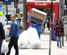 Comércio do Paraná cresce acima da média nacional em junho, com alta de 2%