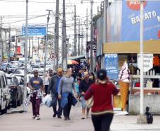 Comércio do Paraná cresce acima da média nacional em junho, com alta de 2%