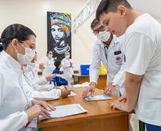 Escolas estaduais e municipais já estão recebendo a força-tarefa de vacinação