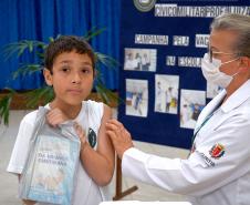 Escolas estaduais e municipais já estão recebendo a força-tarefa de vacinação