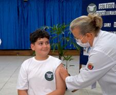 Com mais de 80 mil doses aplicadas, Paraná divulga balanço parcial da força-tarefa de vacinação nas escolas