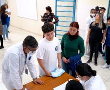 Escolas estaduais e municipais já estão recebendo a força-tarefa de vacinação