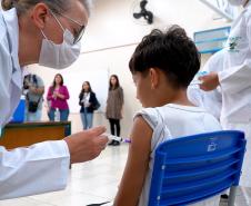 Com mais de 80 mil doses aplicadas, Paraná divulga balanço parcial da força-tarefa de vacinação nas escolas