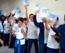 Escolas estaduais e municipais já estão recebendo a força-tarefa de vacinação