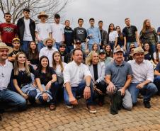  1,2 mil alunos da rede estadual visitam Agroleite, em Castro