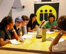 Museu Paranaense (MUPA) - Encerramento – Na terça (3), às 19h30, ocorre o encerramento da residência “Por uma práxis da pergunta: residência de investigação crítica em práticas de curadoria e mediação”, conduzida pelo Laboratório de Imaginário Radical, projeto de extensão universitária vinculado ao Departamento de Artes da Universidade Federal do Paraná (UFPR), em parceria com o museu.