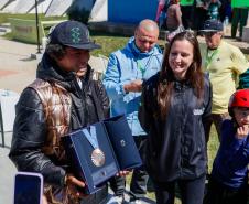 Bronze em Paris, Japinha ganha o carinho dos pequenos skatistas no Ginásio do Tarumã