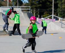 Bronze em Paris, Japinha ganha o carinho dos pequenos skatistas no Ginásio do Tarumã