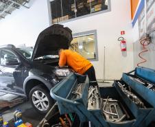 Serviços e turismo do Paraná crescem acima da média nacional no 1º semestre