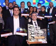 A Portos do Paraná conquistou pela quinta vez consecutiva o prêmio de melhor gestão portuária do País. O título foi recebido durante a 5ª edição Portos + Brasil, realizada nesta quarta-feira (07), em Brasília. A honraria é considerada a mais importante entre os portos públicos e homenageia as empresas com excelentes práticas de gestão portuária