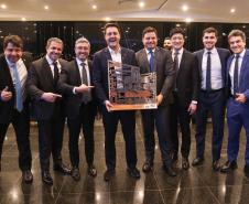 A Portos do Paraná conquistou pela quinta vez consecutiva o prêmio de melhor gestão portuária do País. O título foi recebido durante a 5ª edição Portos + Brasil, realizada nesta quarta-feira (07), em Brasília. A honraria é considerada a mais importante entre os portos públicos e homenageia as empresas com excelentes práticas de gestão portuária