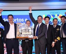 A Portos do Paraná conquistou pela quinta vez consecutiva o prêmio de melhor gestão portuária do País. O título foi recebido durante a 5ª edição Portos + Brasil, realizada nesta quarta-feira (07), em Brasília. A honraria é considerada a mais importante entre os portos públicos e homenageia as empresas com excelentes práticas de gestão portuária