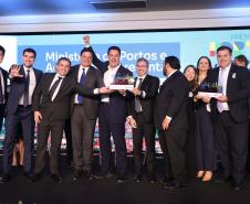 A Portos do Paraná conquistou pela quinta vez consecutiva o prêmio de melhor gestão portuária do País. O título foi recebido durante a 5ª edição Portos + Brasil, realizada nesta quarta-feira (07), em Brasília. A honraria é considerada a mais importante entre os portos públicos e homenageia as empresas com excelentes práticas de gestão portuária