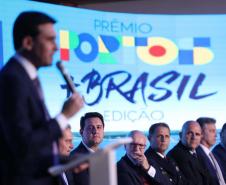 A Portos do Paraná conquistou pela quinta vez consecutiva o prêmio de melhor gestão portuária do País. O título foi recebido durante a 5ª edição Portos + Brasil, realizada nesta quarta-feira (07), em Brasília. A honraria é considerada a mais importante entre os portos públicos e homenageia as empresas com excelentes práticas de gestão portuária