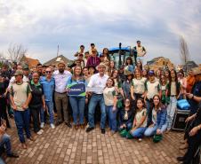  1,2 mil alunos da rede estadual visitam Agroleite, em Castro