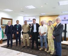 O governador Carlos Massa Ratinho Junior mandou nesta segunda-feira (19) para a Assembleia Legislativa do Paraná dois projetos de lei que propõem uma reestruturação completa na carreira de policiais militares e bombeiros militares, com ganhos nos salários.