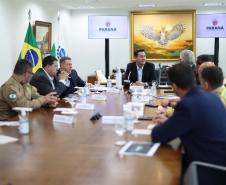 O governador Carlos Massa Ratinho Junior mandou nesta segunda-feira (19) para a Assembleia Legislativa do Paraná dois projetos de lei que propõem uma reestruturação completa na carreira de policiais militares e bombeiros militares, com ganhos nos salários.