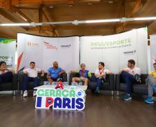 Vitor Tavares, medalha de bronze do parabadminton, Igor Tofalini, medalha de prata na parancanoagem, e Miquéias Rodrigues, bronze em paracanoagem, medalhistas paranaenses na Paralimpíada de Paris em encontro no auditório da Secretaria do Esporte, nesta quinta-feira (12).