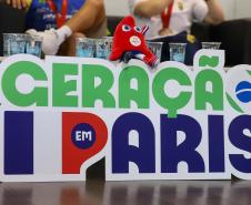 Vitor Tavares, medalha de bronze do parabadminton, Igor Tofalini, medalha de prata na parancanoagem, e Miquéias Rodrigues, bronze em paracanoagem, medalhistas paranaenses na Paralimpíada de Paris em encontro no auditório da Secretaria do Esporte, nesta quinta-feira (12).
