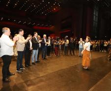 O governador Carlos Massa Ratinho Junior anuncia nesta quinta-feira (12) o repasse R$ 50 milhões para reforma, revitalização, adequação e modernização da estrutura do teatro, além da aquisição de novos equipamentos e instrumentos para Orquestra Sinfônica do Paraná