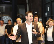 O governador Carlos Massa Ratinho Junior anuncia nesta quinta-feira (12) o repasse R$ 50 milhões para reforma, revitalização, adequação e modernização da estrutura do teatro, além da aquisição de novos equipamentos e instrumentos para Orquestra Sinfônica do Paraná