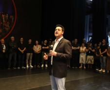 O governador Carlos Massa Ratinho Junior anuncia nesta quinta-feira (12) o repasse R$ 50 milhões para reforma, revitalização, adequação e modernização da estrutura do teatro, além da aquisição de novos equipamentos e instrumentos para Orquestra Sinfônica do Paraná
