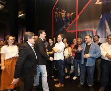 O governador Carlos Massa Ratinho Junior anuncia nesta quinta-feira (12) o repasse R$ 50 milhões para reforma, revitalização, adequação e modernização da estrutura do teatro, além da aquisição de novos equipamentos e instrumentos para Orquestra Sinfônica do Paraná