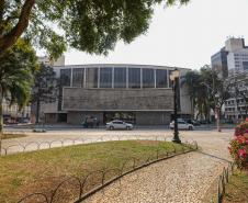 O governador Carlos Massa Ratinho Junior anuncia nesta quinta-feira (12) o repasse R$ 50 milhões para reforma, revitalização, adequação e modernização da estrutura do teatro, além da aquisição de novos equipamentos e instrumentos para Orquestra Sinfônica do Paraná
