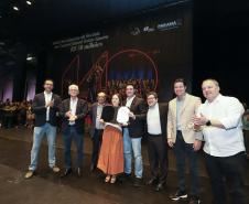 O governador Carlos Massa Ratinho Junior anuncia nesta quinta-feira (12) o repasse R$ 50 milhões para reforma, revitalização, adequação e modernização da estrutura do teatro, além da aquisição de novos equipamentos e instrumentos para Orquestra Sinfônica do Paraná