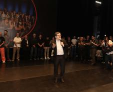O governador Carlos Massa Ratinho Junior anuncia nesta quinta-feira (12) o repasse R$ 50 milhões para reforma, revitalização, adequação e modernização da estrutura do teatro, além da aquisição de novos equipamentos e instrumentos para Orquestra Sinfônica do Paraná