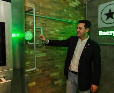 Ponta Grossa, 12 de setembro de 2024 - O governador Carlos Massa Ratinho Junior visita a fábrica da Heineken.
