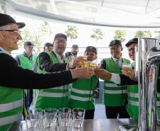 Ponta Grossa, 12 de setembro de 2024 - O governador Carlos Massa Ratinho Junior visita a fábrica da Heineken.