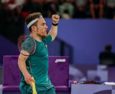 01.09.24 - Jogos Paralímpicos Paris 2024 - Badminton Paralimpico - Vitor Tavares - BRA x FRA, em Arena Porte de la Chapelle. Foto: Ana Patrícia Almeida/CPB @anapatricia.foto