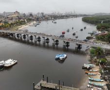 Governador inaugura ponte que liga Ilha dos Valadares ao centro de Paranaguá
