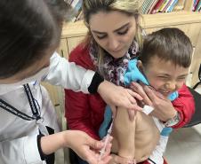 Com mais de 160 mil doses aplicadas, Paraná divulga novo balanço da força-tarefa de vacinação nas escola